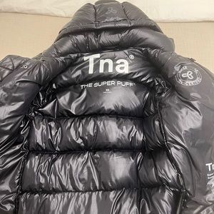 Artizia black super puff in gloss